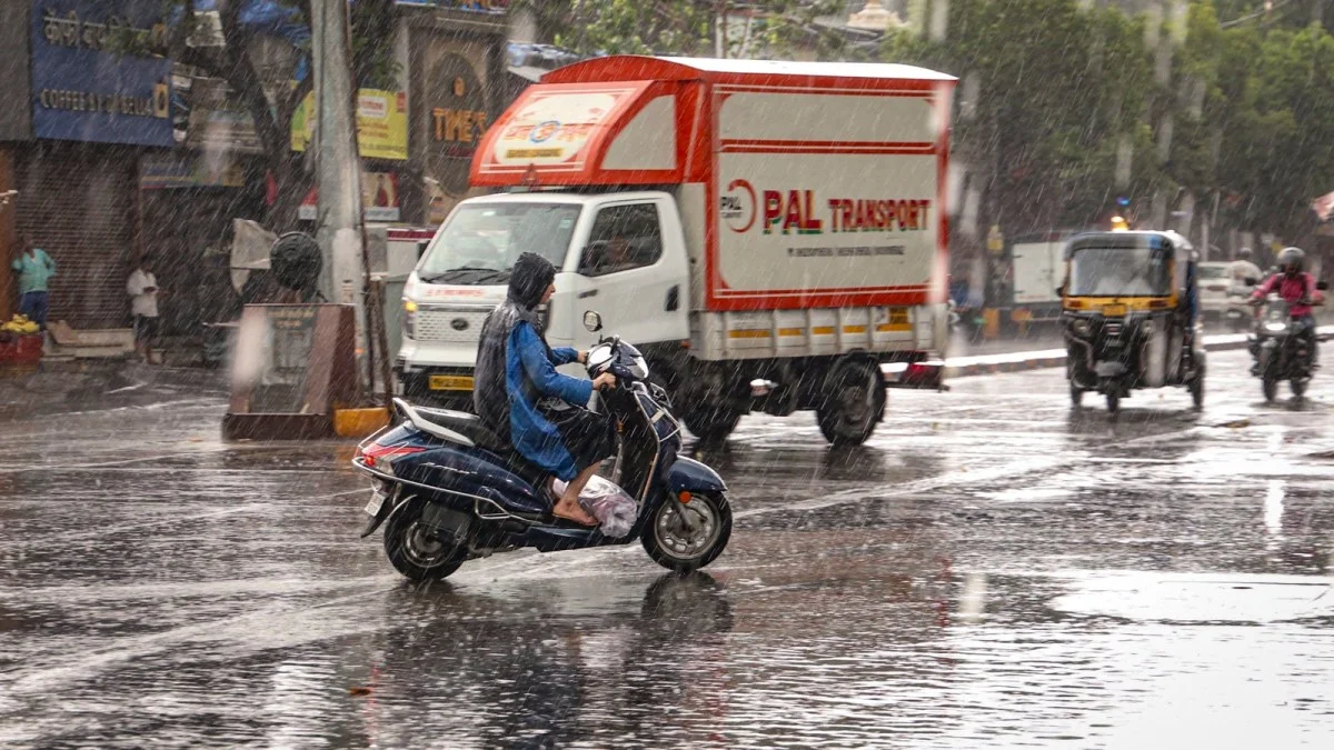 UP Monsoon Rain: Heavy Downpour Floods Cities as IMD Issues Alert