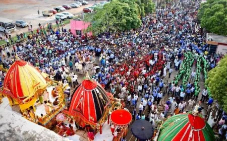 Odisha Leaders Greet Devotees as Lakhs Pull Chariots Amid Heavy Rain in Puri