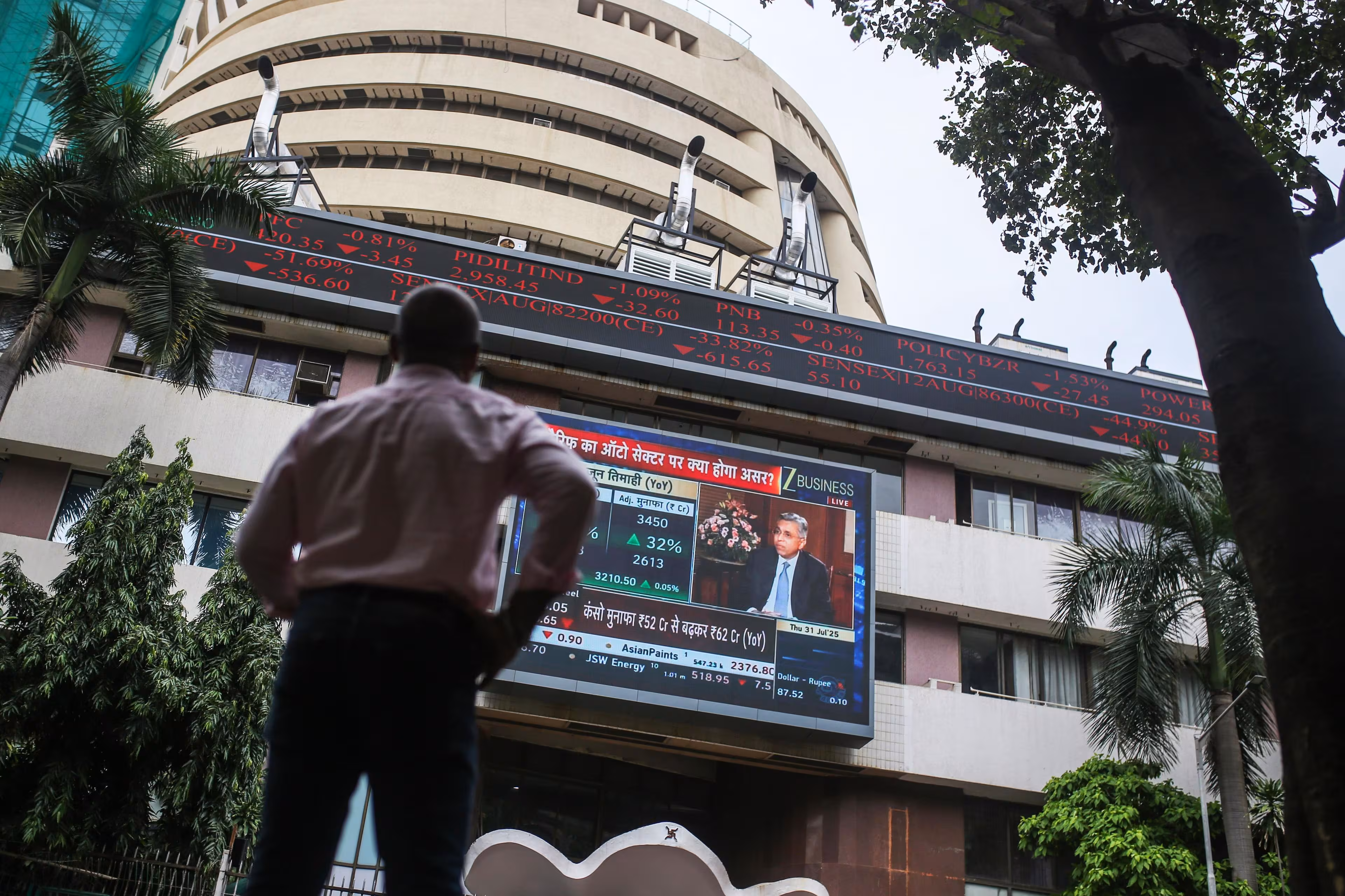 Stock market trends: Essential factors shaping this week’s outlook