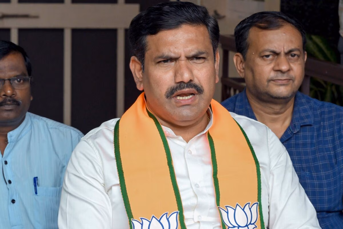 Karnataka defection politics: 25 MLAs and the Breaking Power Shift