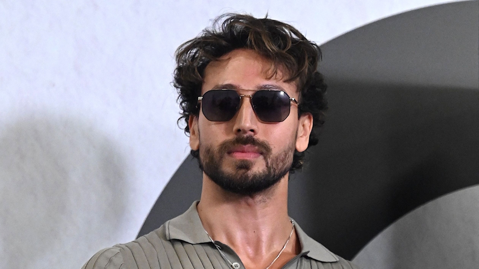 Tiger Shroff shooting: Breaking news on Juhu attack and 2 injuries